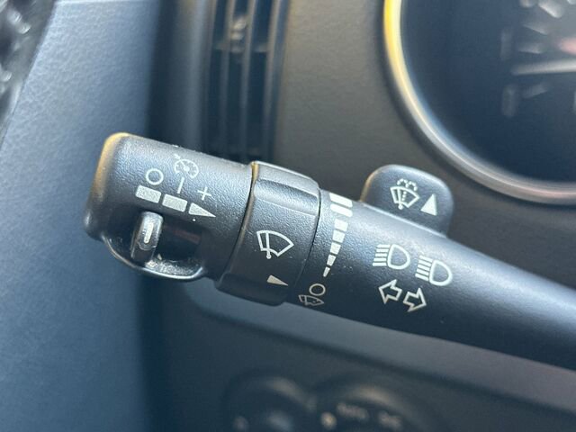 Used 2004 Chevrolet SSR w/ Preferred Equipment Group image 30