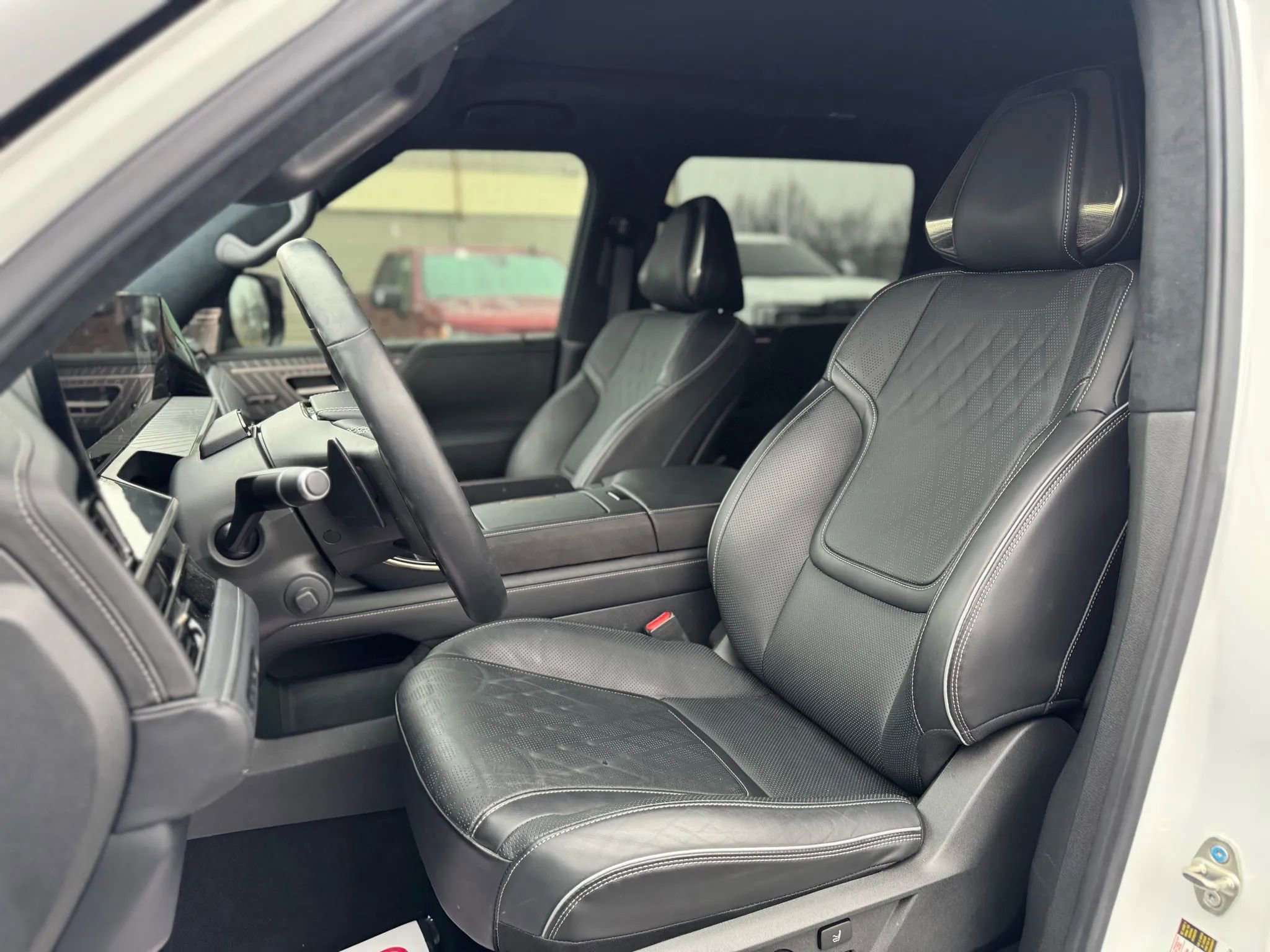Used 2025 INFINITI QX80 Autograph image 10