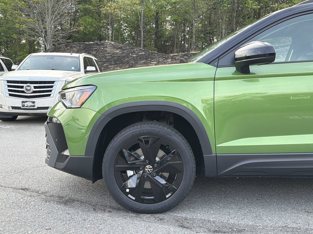 New 2026 Volkswagen Taos SE FWD image 9