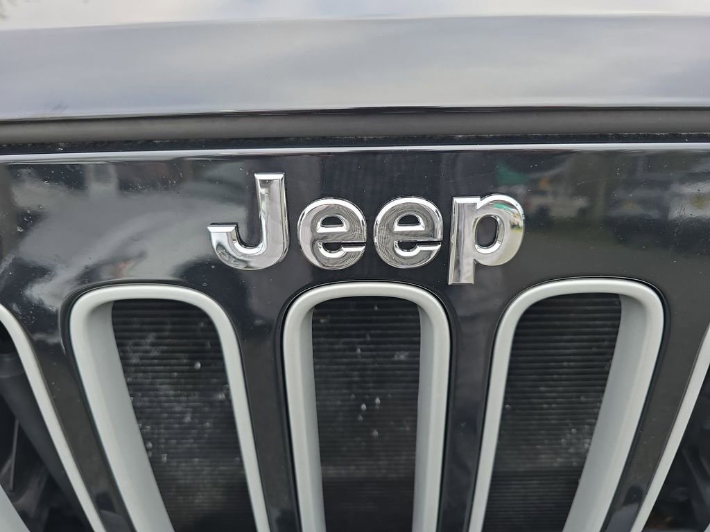 Used 2018 Jeep Wrangler Unlimited Sahara w/ Dual Top Group image 30