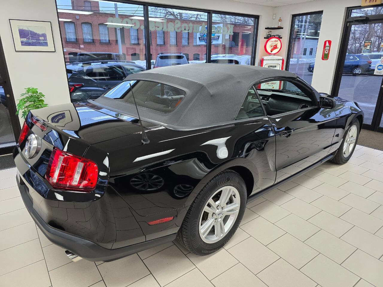 Used 2012 Ford Mustang Convertible image 20
