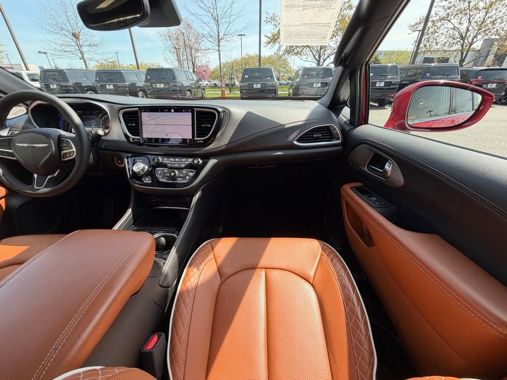 Used 2024 Chrysler Pacifica Pinnacle FWD image 20
