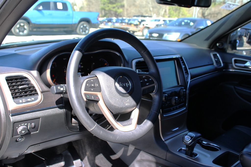 Used 2014 Jeep Grand Cherokee Limited w/ Luxury Group II RWD image 16