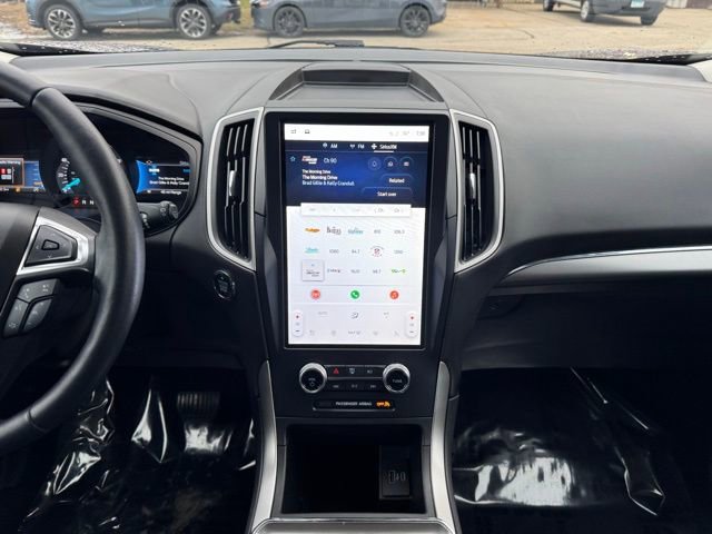 Certified 2022 Ford Edge SEL w/ Convenience Package image 2