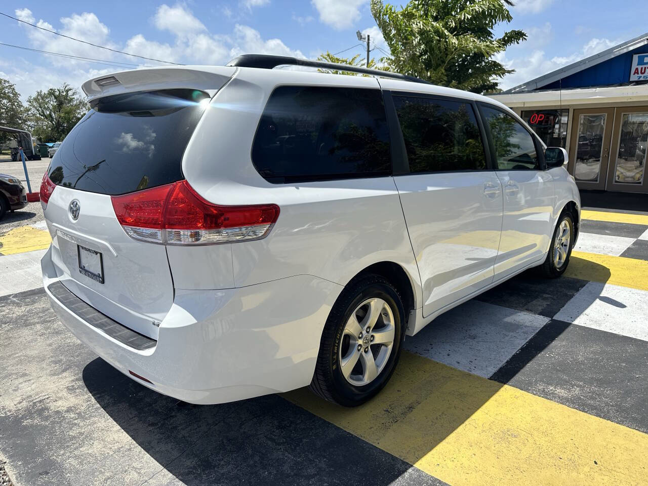 Used 2011 Toyota Sienna LE image 5