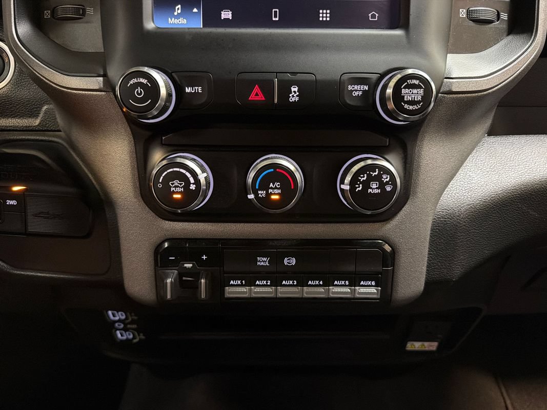 Used 2024 RAM 3500 Tradesman w/ Chrome Appearance Group AWD/4WD image 22