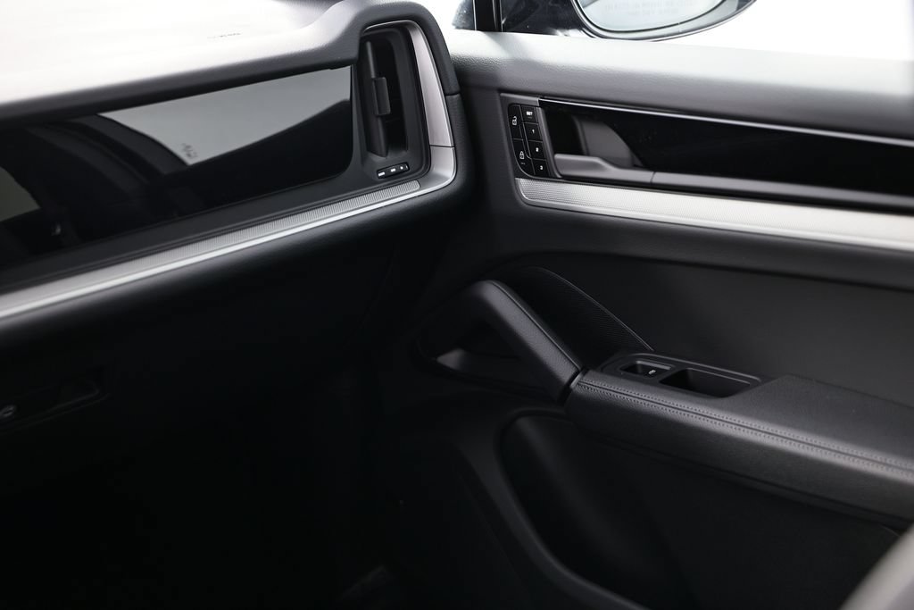 New 2026 Porsche Cayenne Coupe AWD/4WD image 23