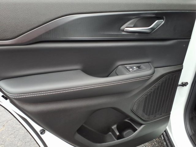 New 2025 Jeep Grand Cherokee Altitude image 11