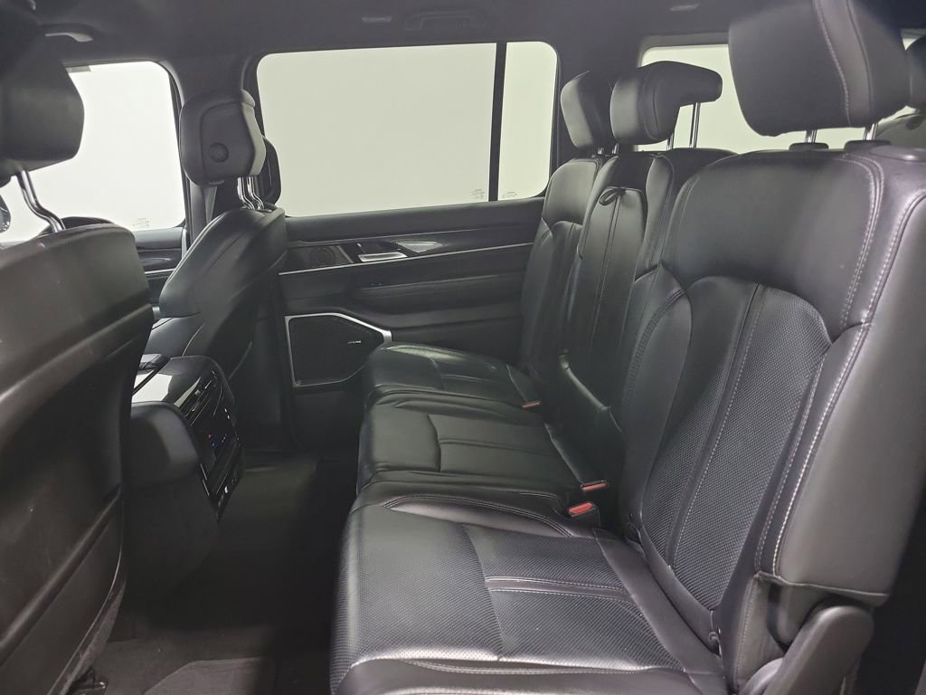 Used 2023 Jeep Wagoneer 4WD image 34