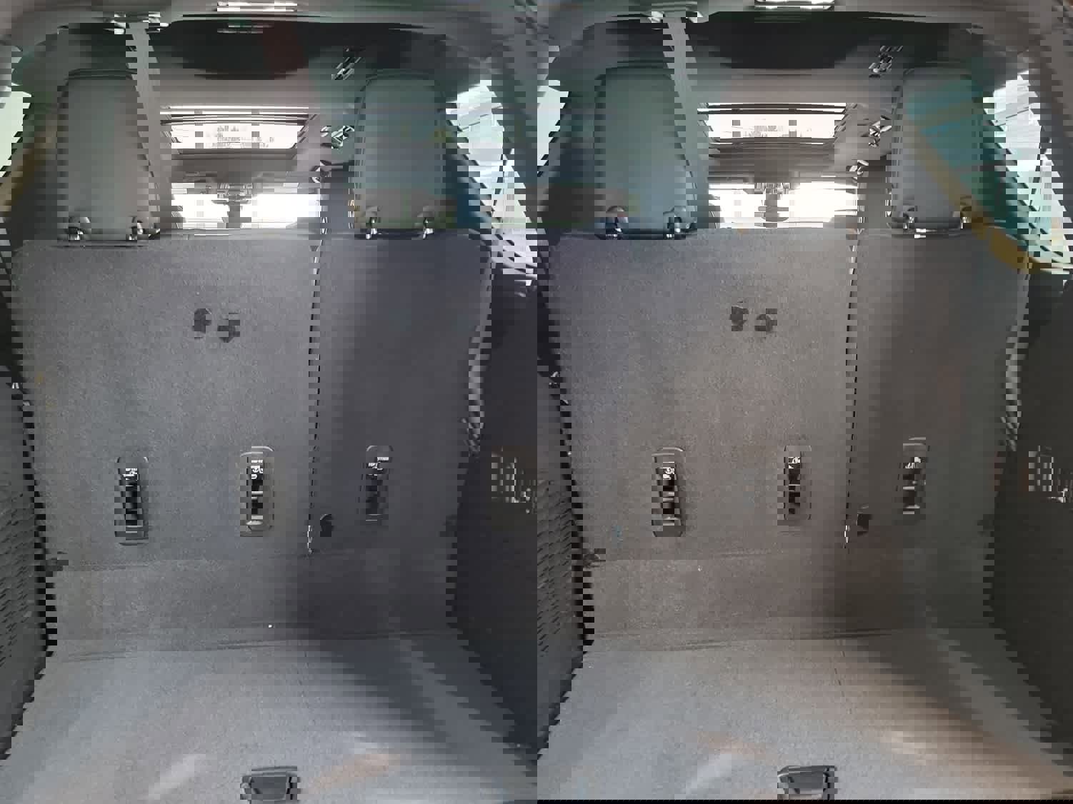 Used 2021 Chevrolet Tahoe Premier w/ Premium Package image 21