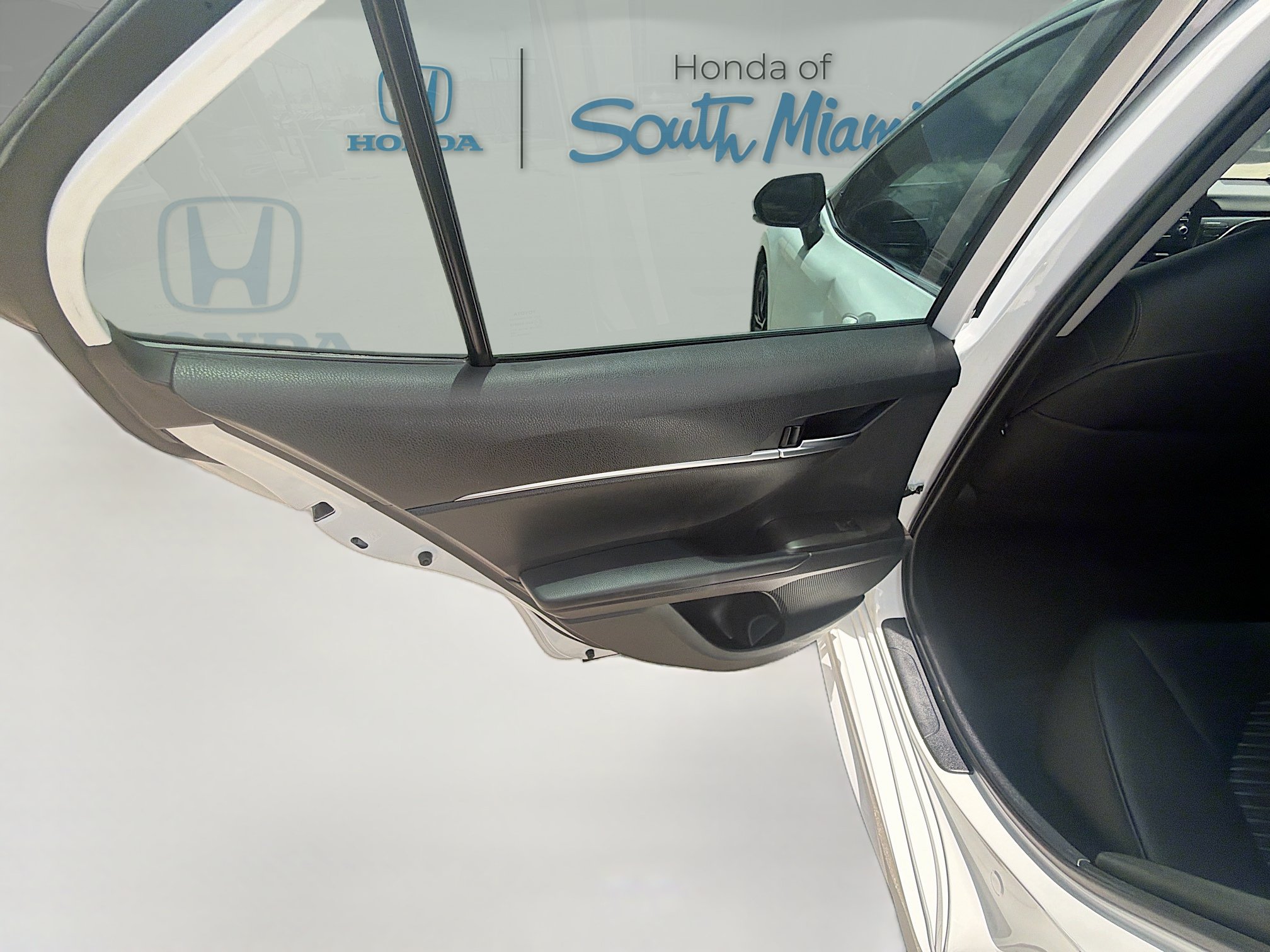 Used 2022 Toyota Camry SE w/ Convenience Package FWD image 24