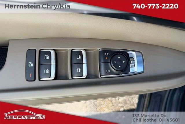 Used 2025 Kia Carnival image 14