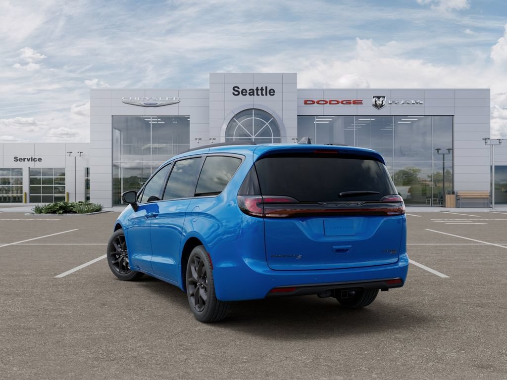 New 2027 Chrysler Pacifica Limited AWD/4WD image 4