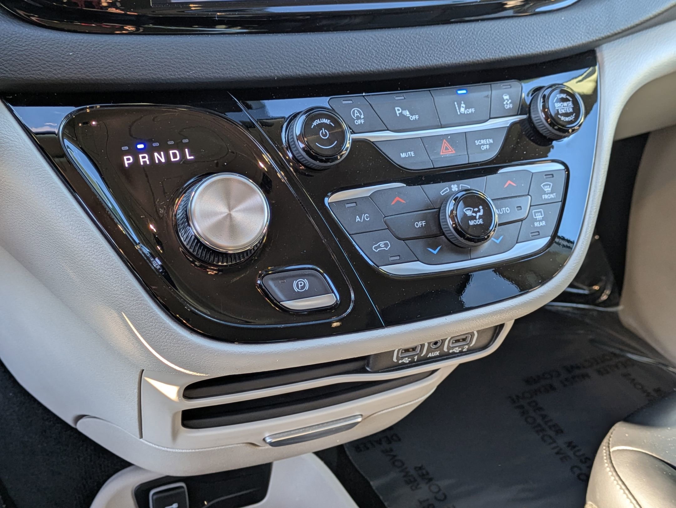 Used 2023 Chrysler Pacifica Touring-L image 24