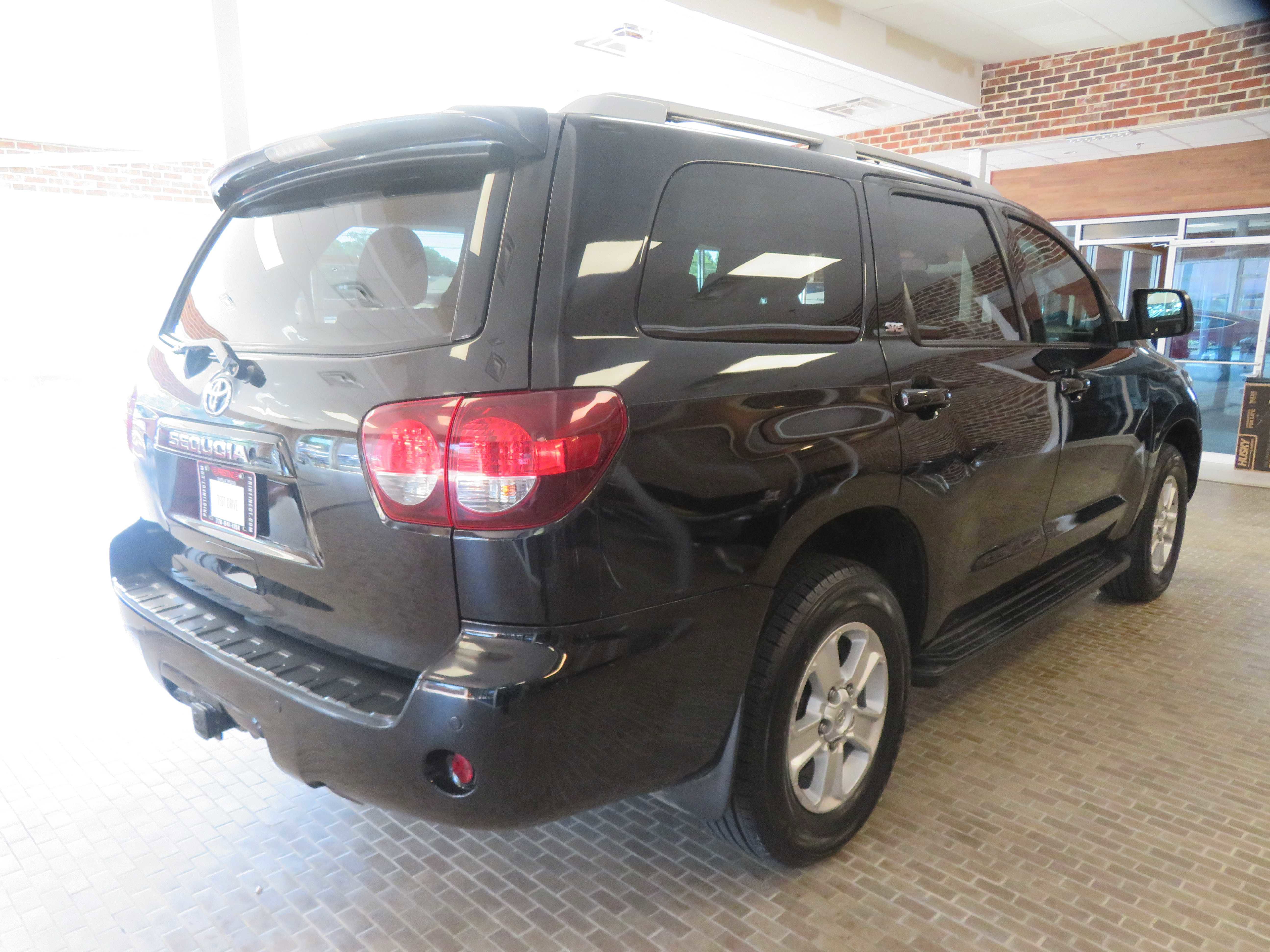 Used 2019 Toyota Sequoia SR5 AWD/4WD image 4