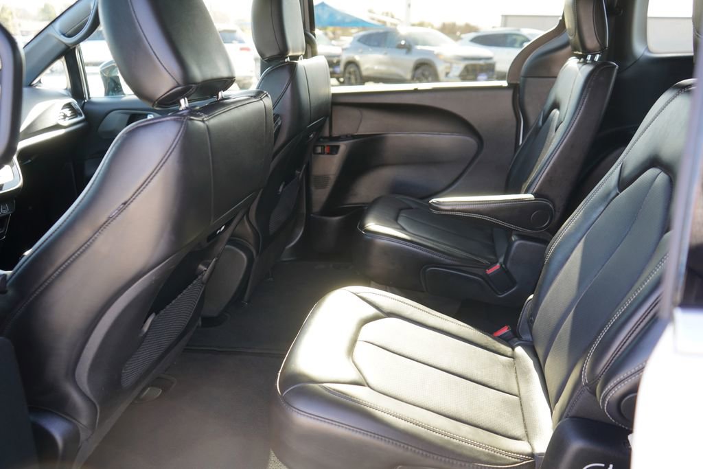 Used 2025 Chrysler Pacifica Select FWD image 27