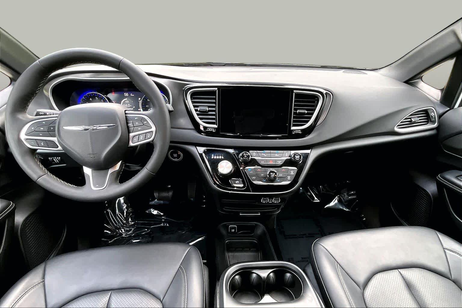 Used 2025 Chrysler Pacifica Select FWD image 16