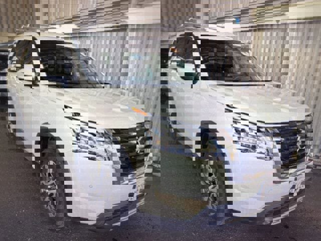 Certified 2024 Nissan Pathfinder SL image 12