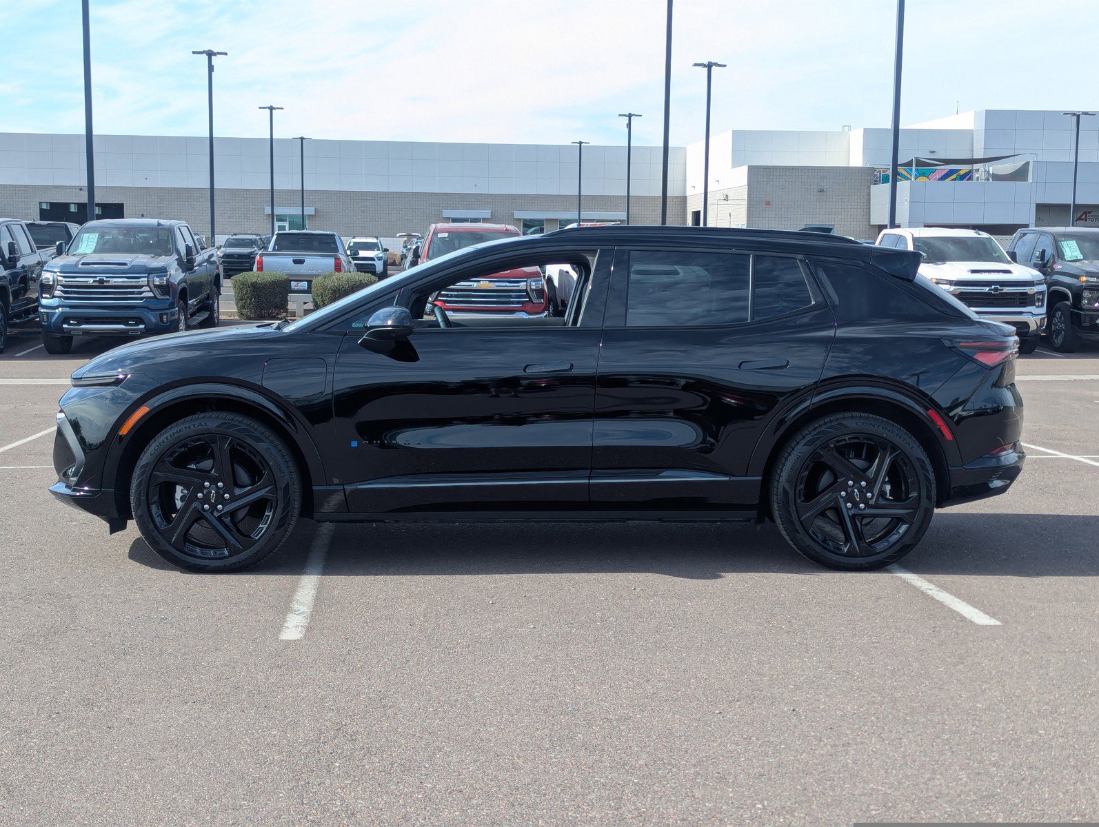 Certified 2025 Chevrolet Equinox EV RS image 2