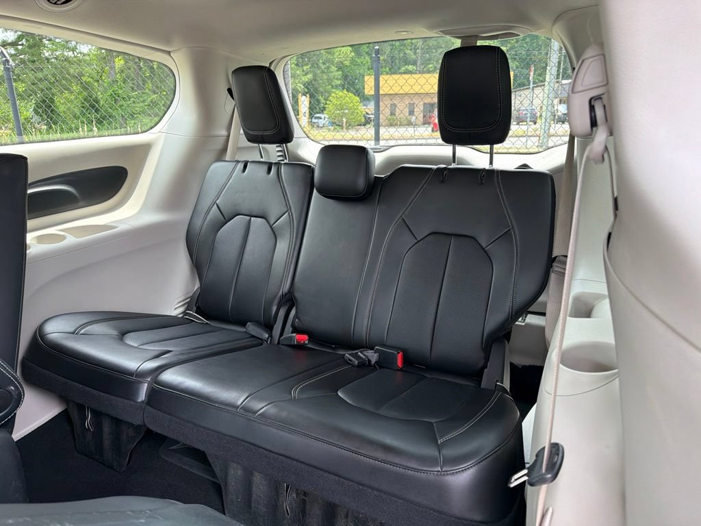 Used 2024 Chrysler Pacifica Limited FWD image 21