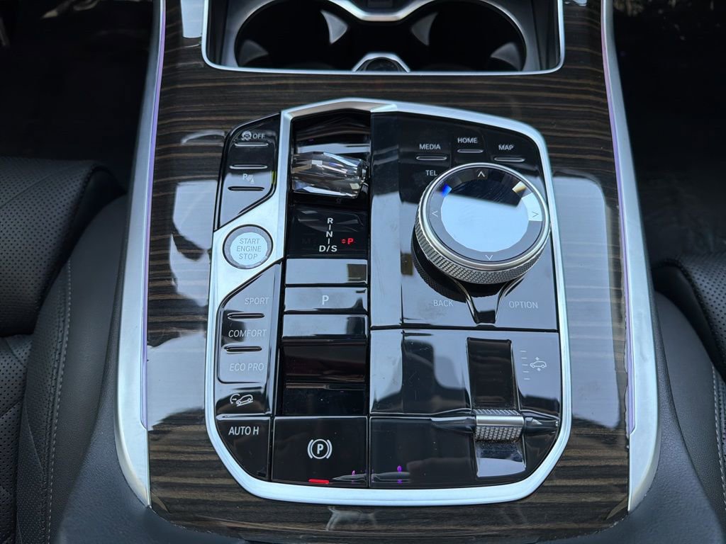 Used 2024 BMW X7 xDrive40i w/ Premium Package image 19