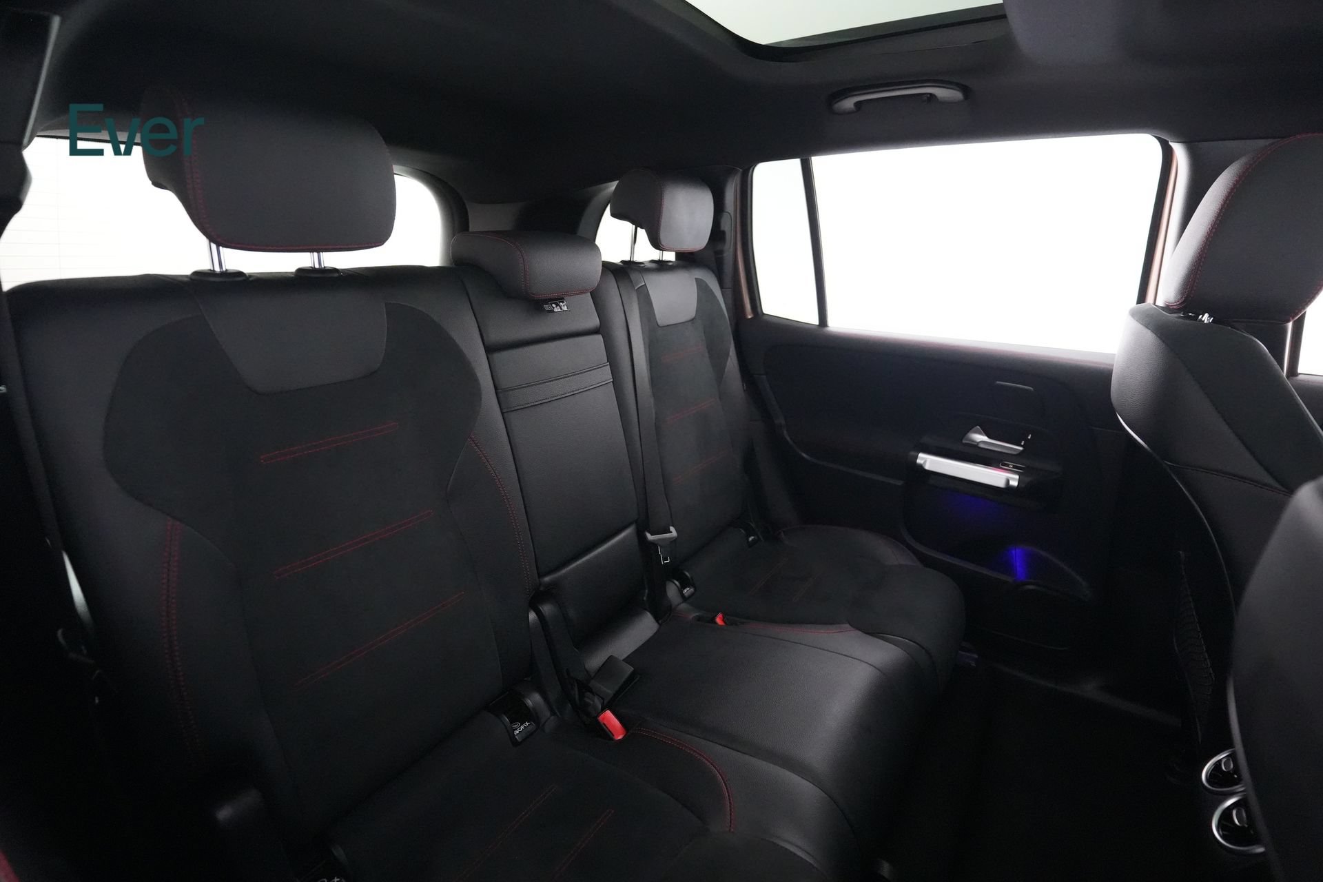 Used 2023 Mercedes-Benz EQB 300 4MATIC image 5