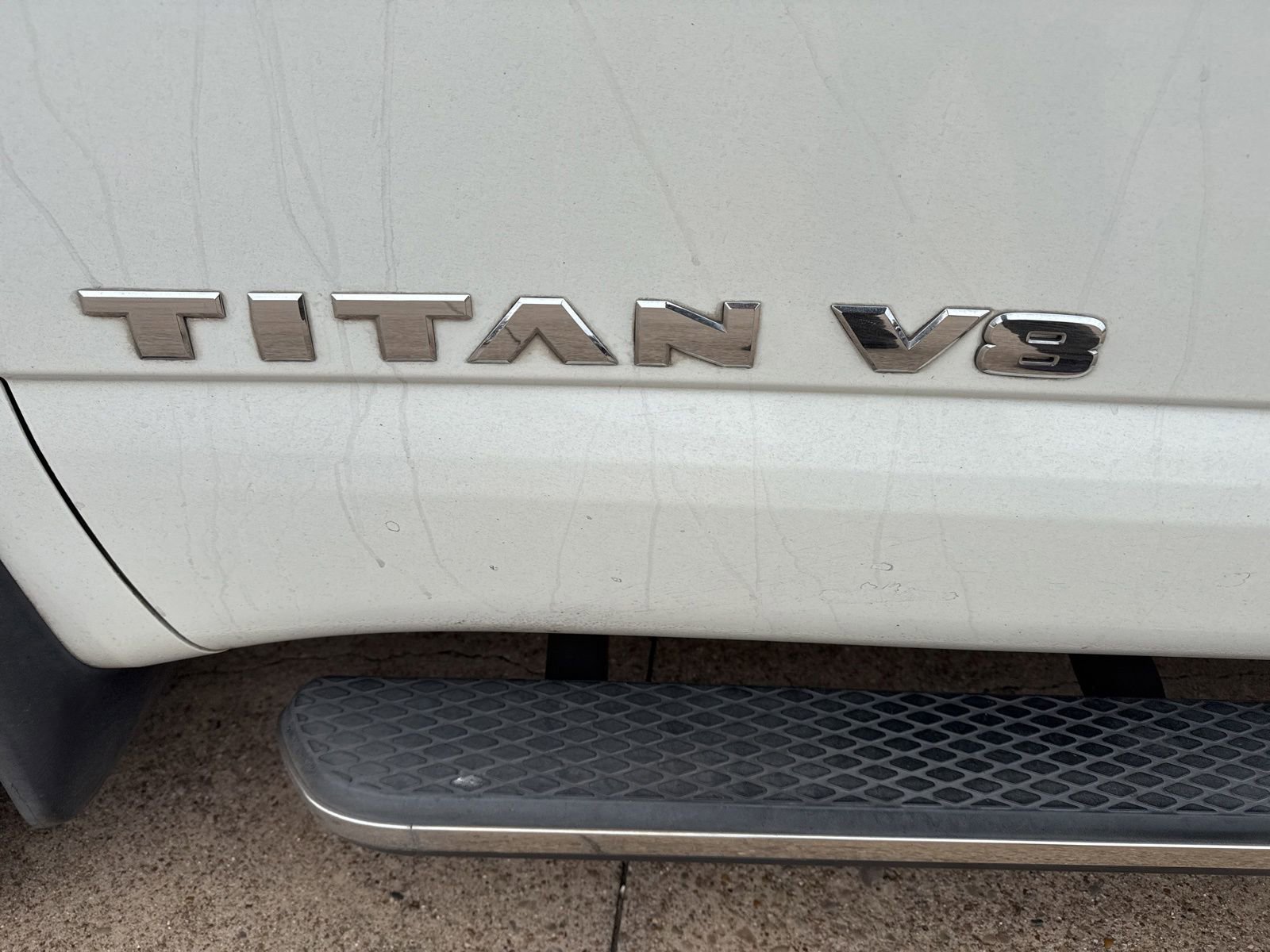 Used 2018 Nissan Titan SV image 12