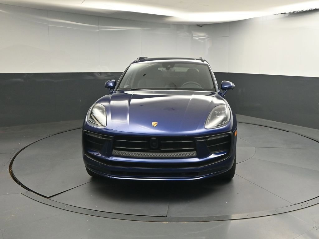 Used 2025 Porsche Macan AWD/4WD image 29