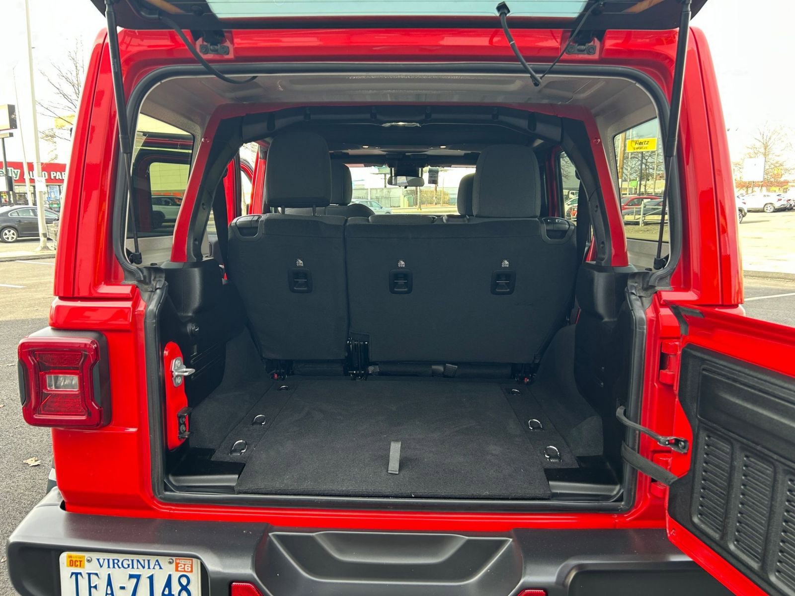 Used 2025 Jeep Wrangler Sahara image 31