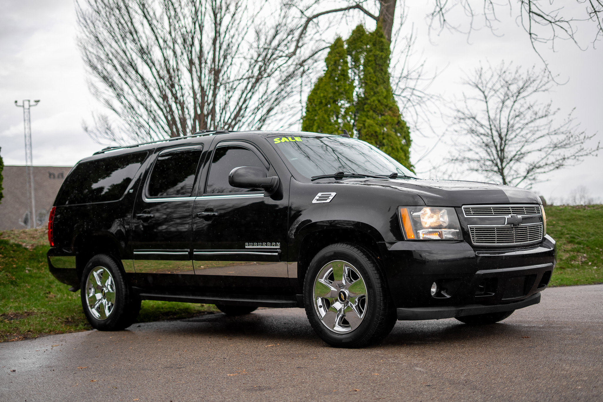 Used 2011 Chevrolet Suburban LT image 3