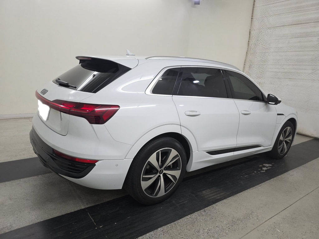 Used 2024 Audi Q8 e-tron Premium Plus w/ Premium Plus Package AWD/4WD image 4