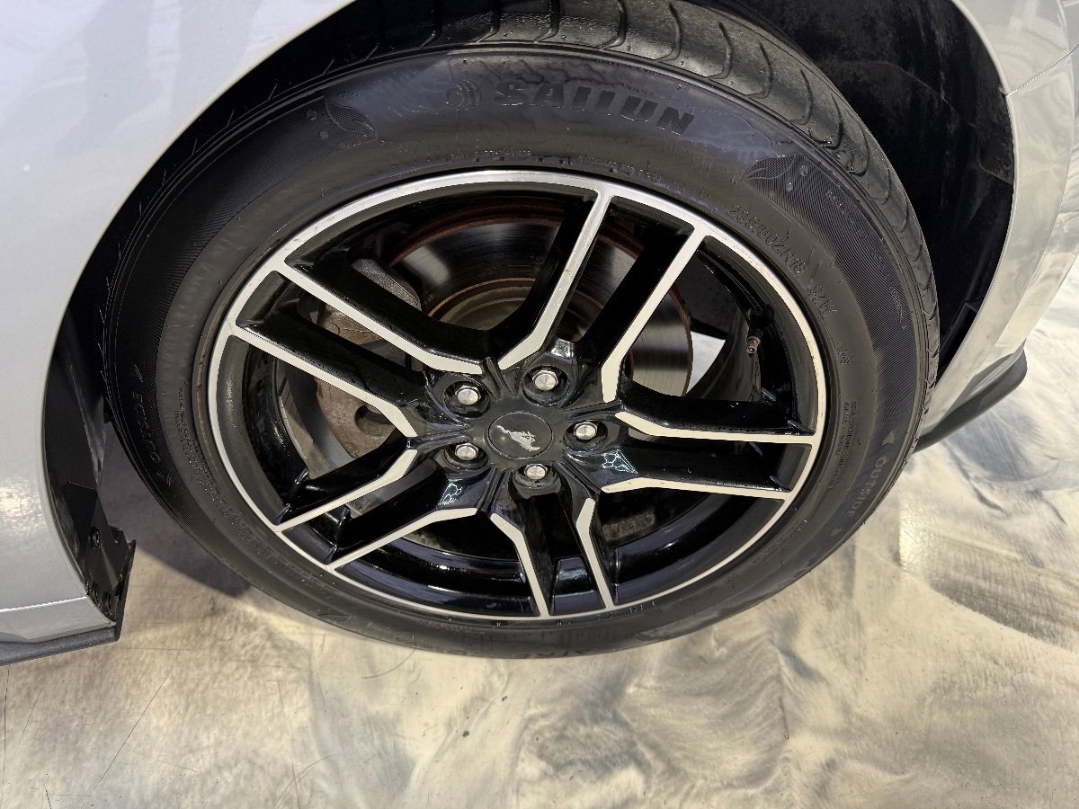 Used 2020 Ford Mustang Premium RWD image 6