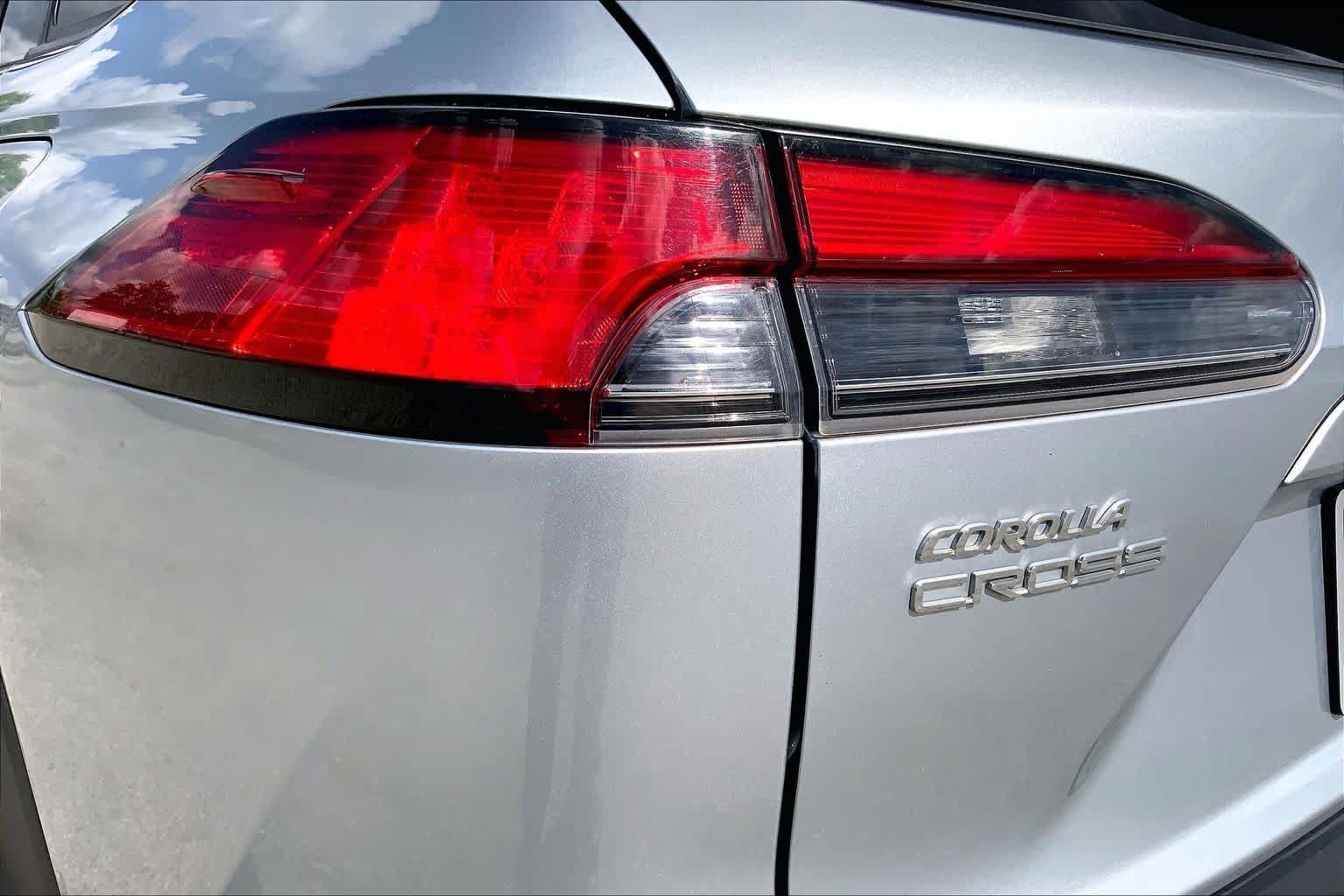Used 2023 Toyota Corolla Cross XLE AWD/4WD image 28