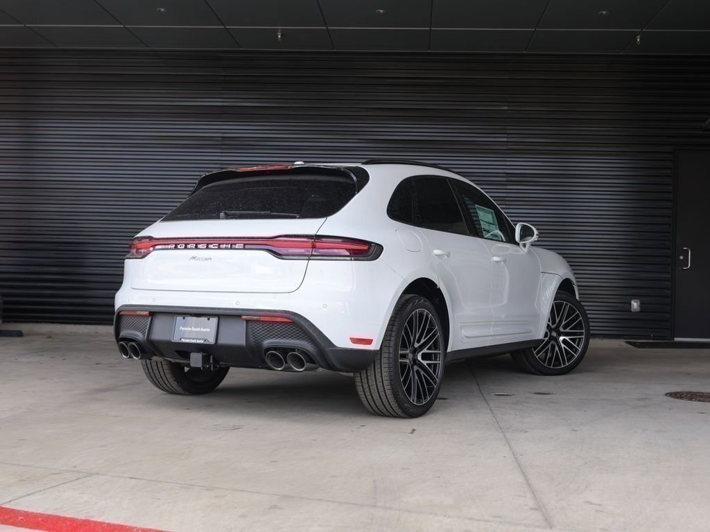 Certified 2025 Porsche Macan image 7