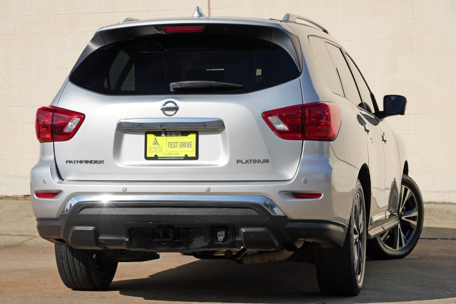 Used 2020 Nissan Pathfinder Platinum FWD image 4