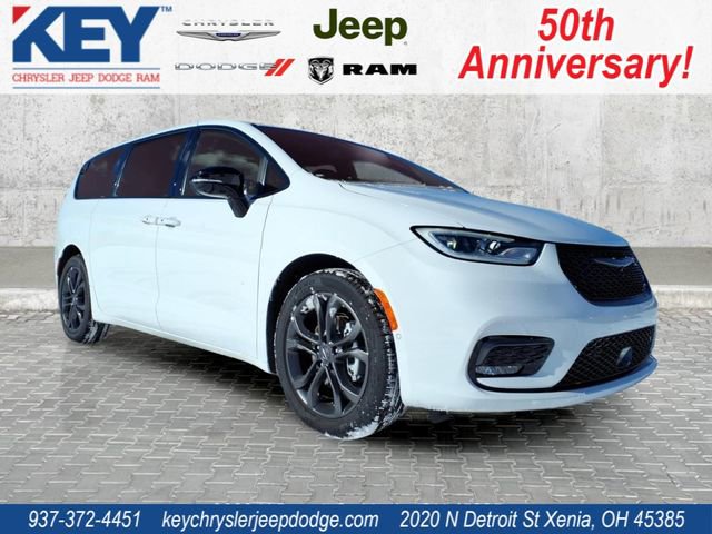 New 2026 Chrysler Pacifica Select