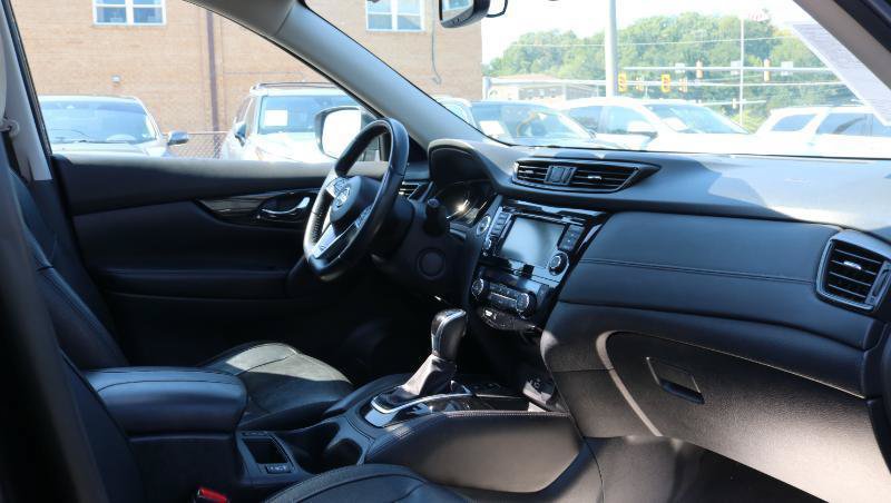 Used 2019 Nissan Rogue SL w/ Premium Package AWD/4WD image 15