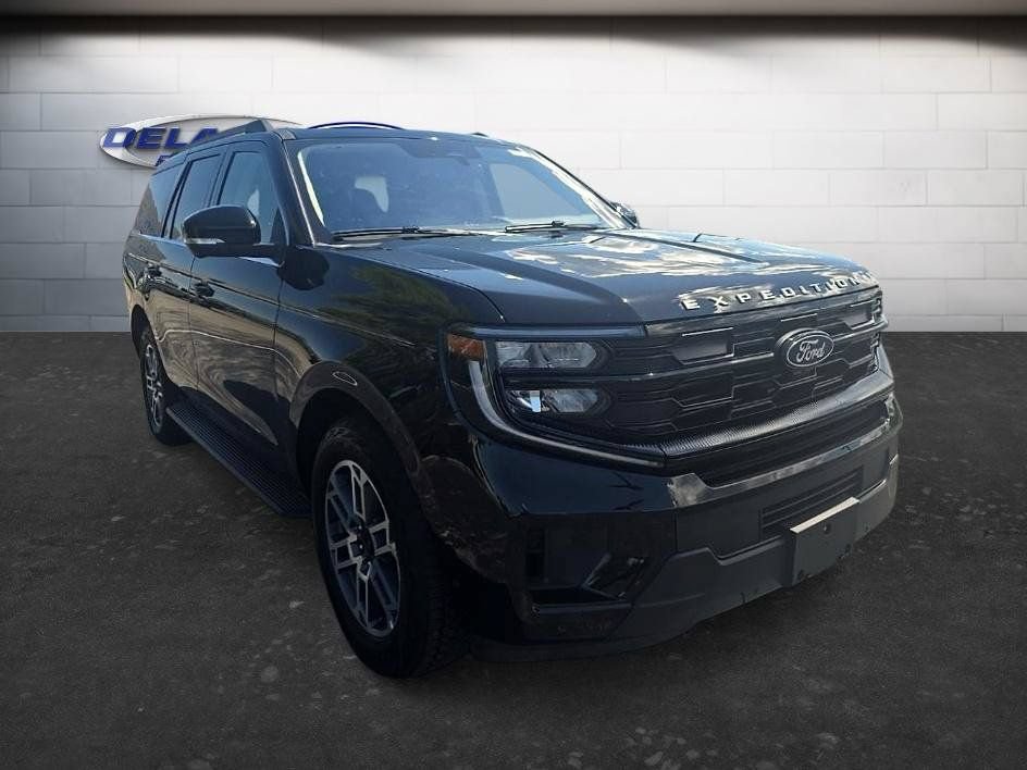 Used 2025 Ford Expedition Active AWD/4WD image 11