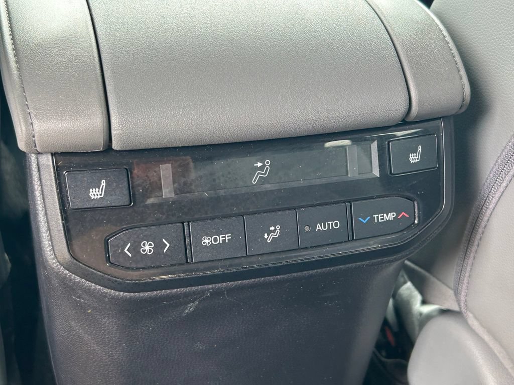 Used 2023 Toyota Highlander Platinum FWD image 25
