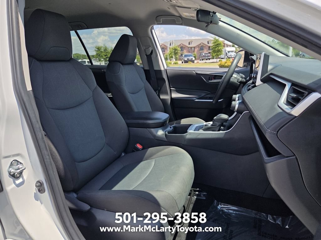 Used 2025 Toyota RAV4 XLE AWD/4WD image 15