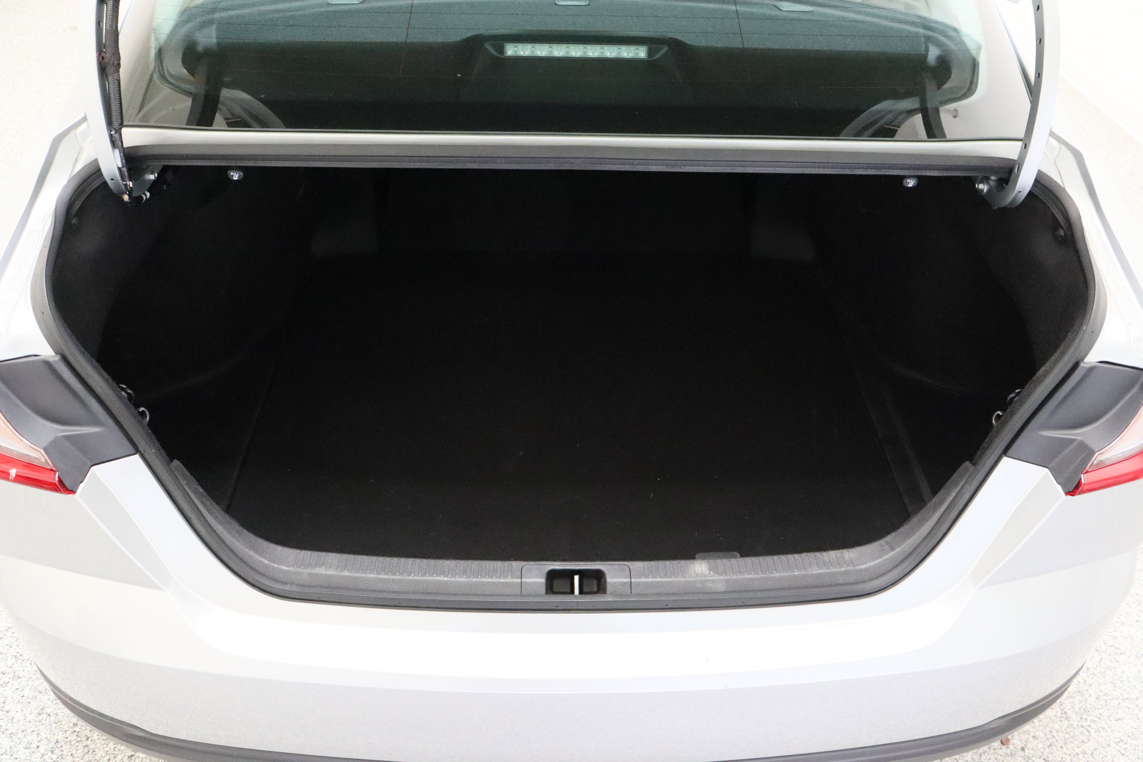 Used 2025 Toyota Camry LE FWD image 31