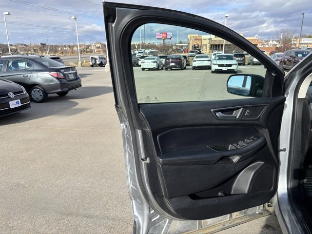 Used 2021 Ford Edge SE image 10