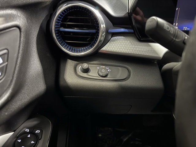 Used 2024 Chevrolet Trax LT w/ Sunroof Package image 17