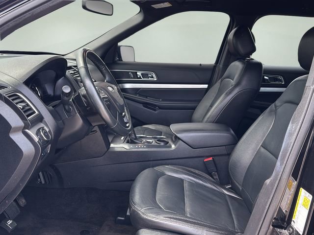 Used 2017 Ford Explorer XLT w/ Equipment Group 202A FWD image 17
