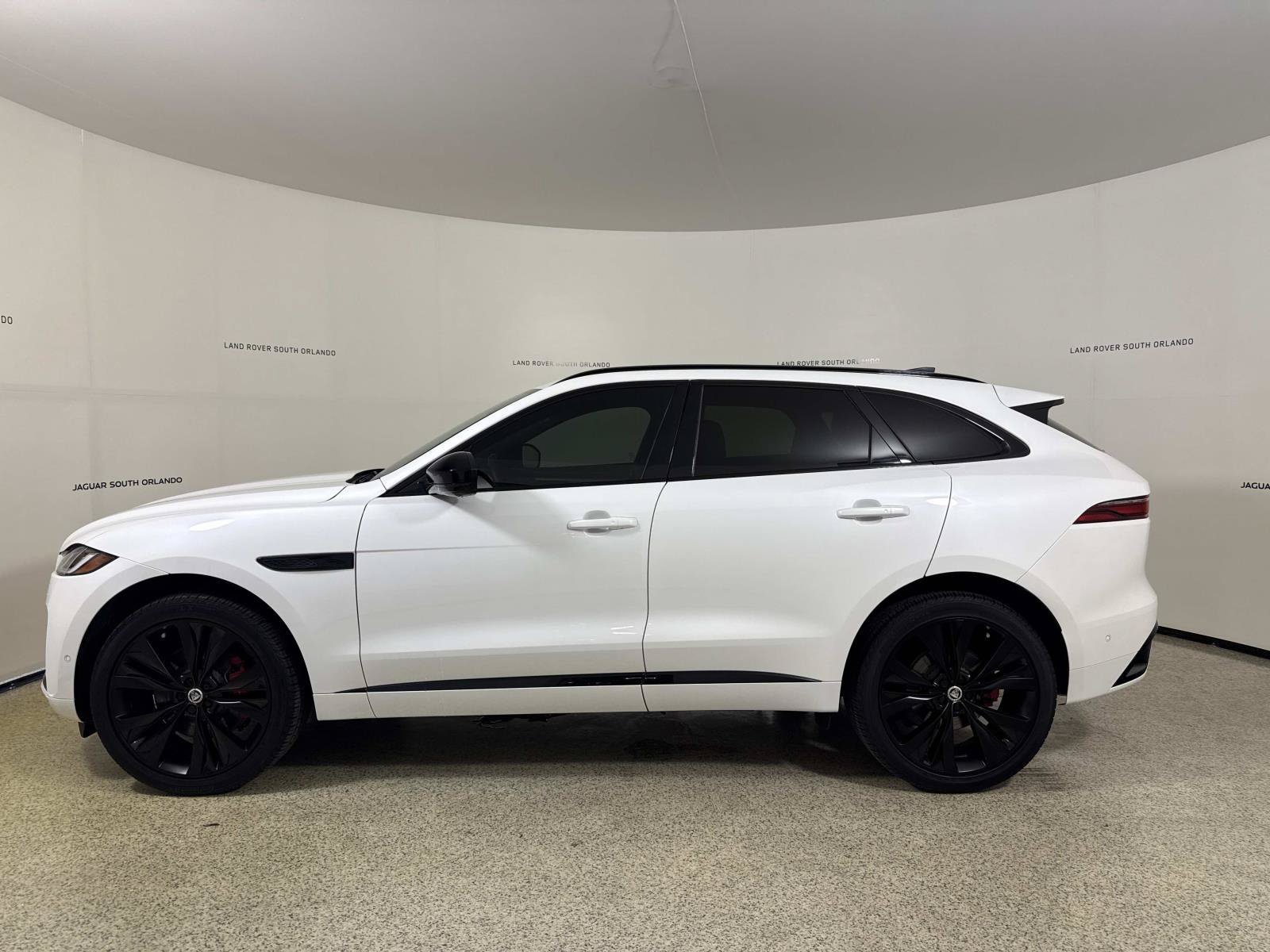 Certified 2026 Jaguar F-PACE R-Dynamic S AWD/4WD image 2