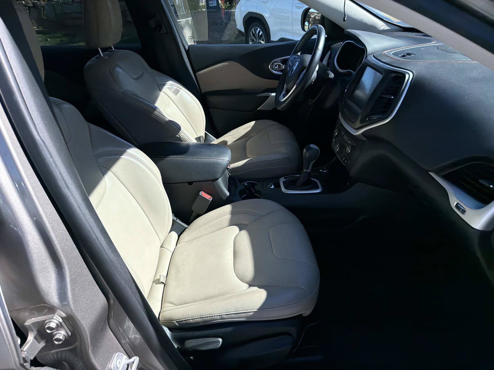 Used 2017 Jeep Cherokee Limited AWD/4WD image 14