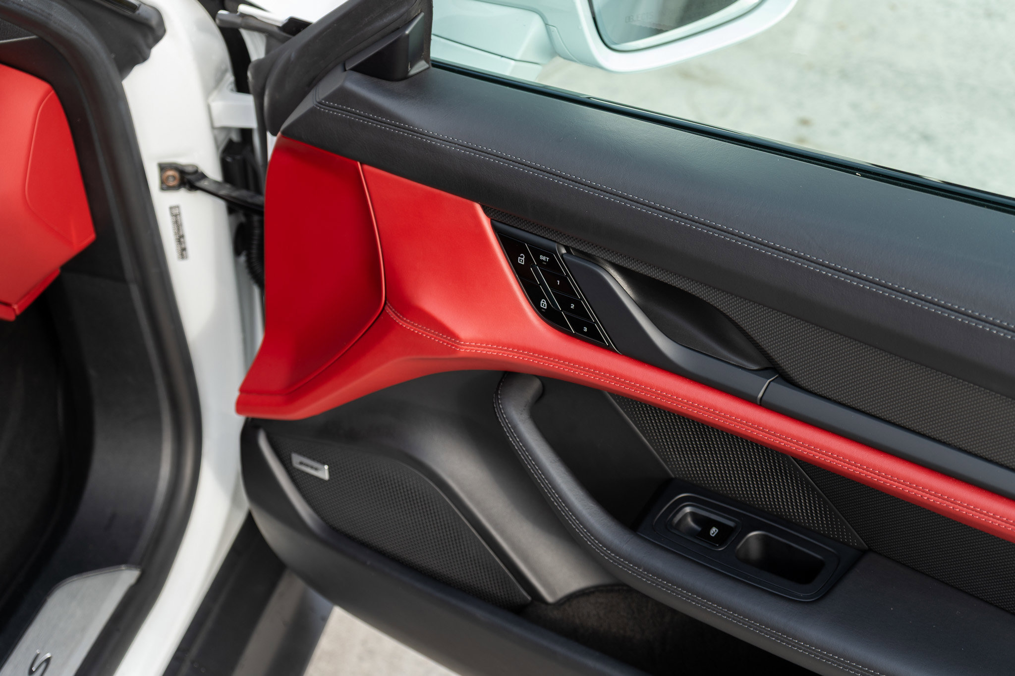 Used 2020 Porsche Taycan 4S image 37