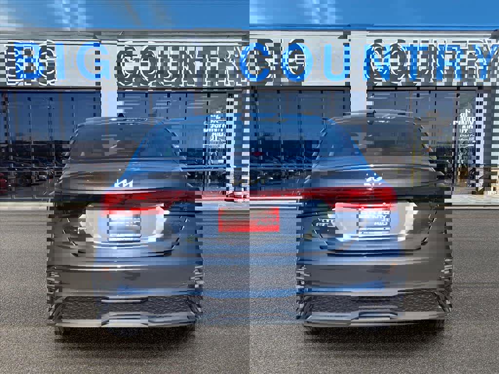 Used 2024 Kia Forte LX image 3