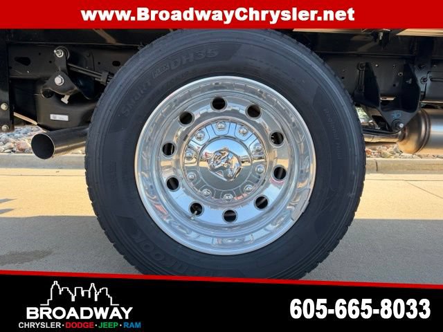 New 2026 RAM 5500 Tradesman w/ Chrome Appearance Group AWD/4WD image 9