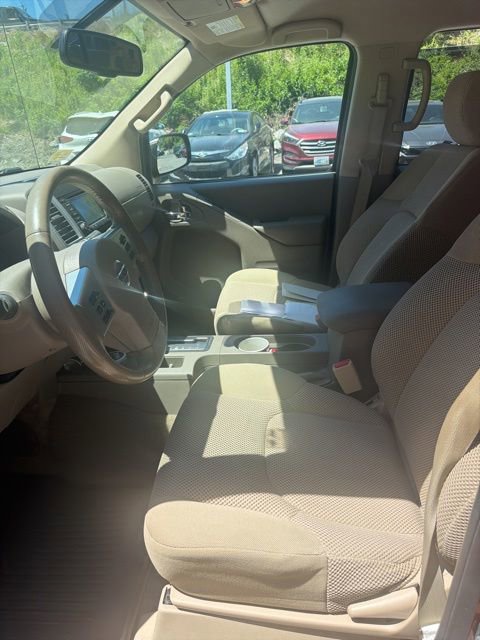 Used 2016 Nissan Frontier SV w/ SV Value Truck Package AWD/4WD image 5